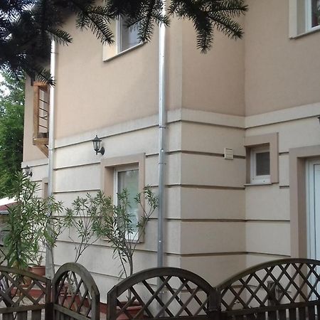 Hotel Sorompo Vendeghaz Balatonkenese Exterior foto