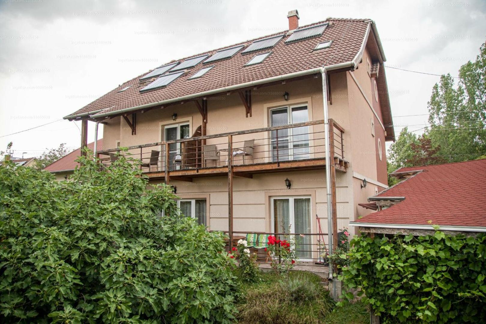 Hotel Sorompo Vendeghaz Balatonkenese Exterior foto