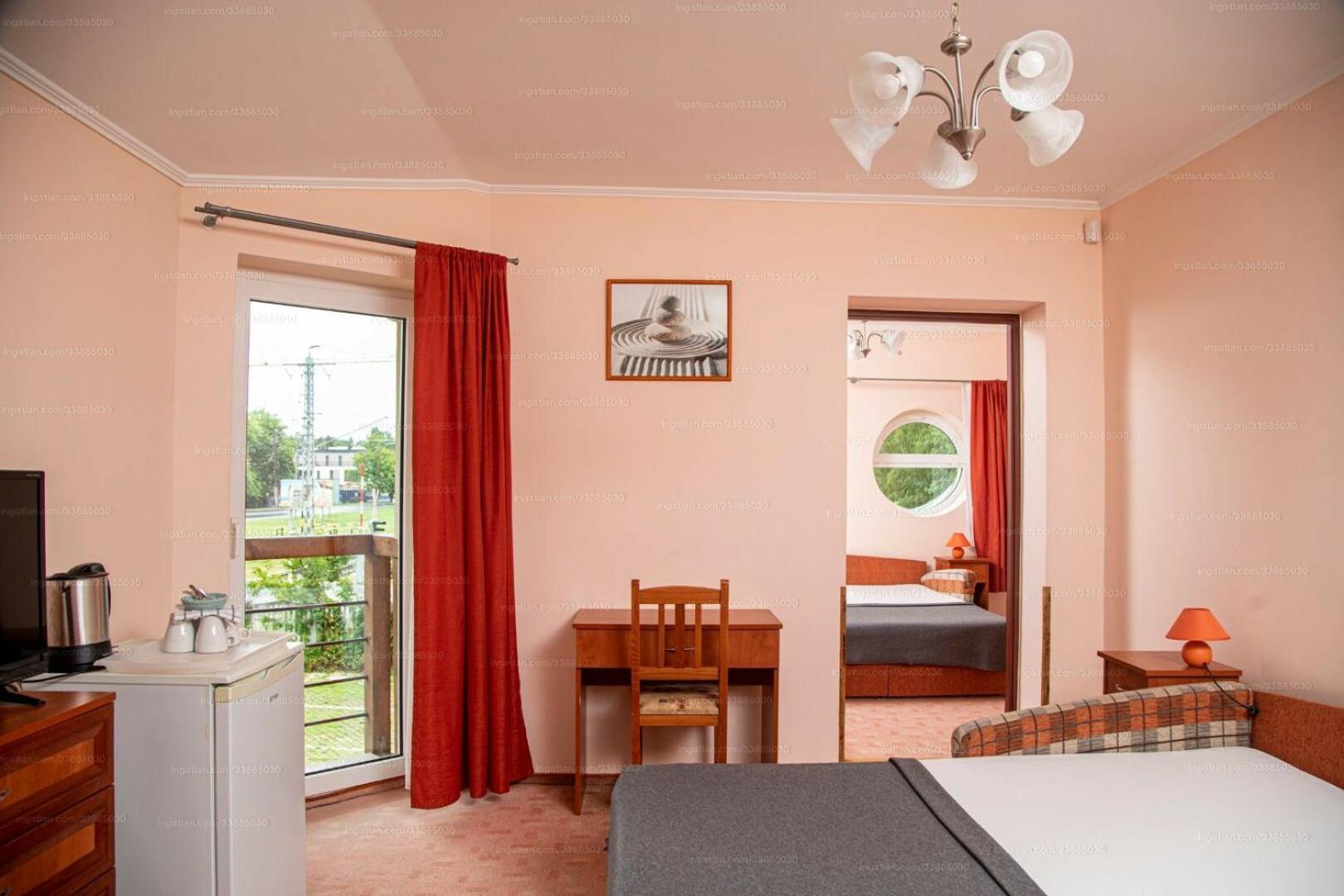 Hotel Sorompo Vendeghaz Balatonkenese Exterior foto