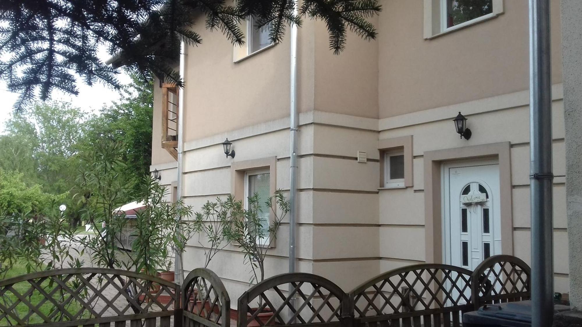 Hotel Sorompo Vendeghaz Balatonkenese Exterior foto