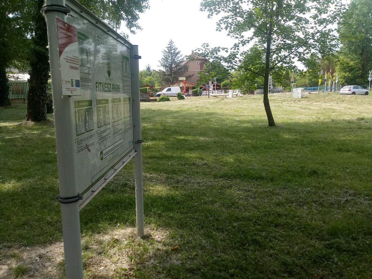 Hotel Sorompo Vendeghaz Balatonkenese Exterior foto
