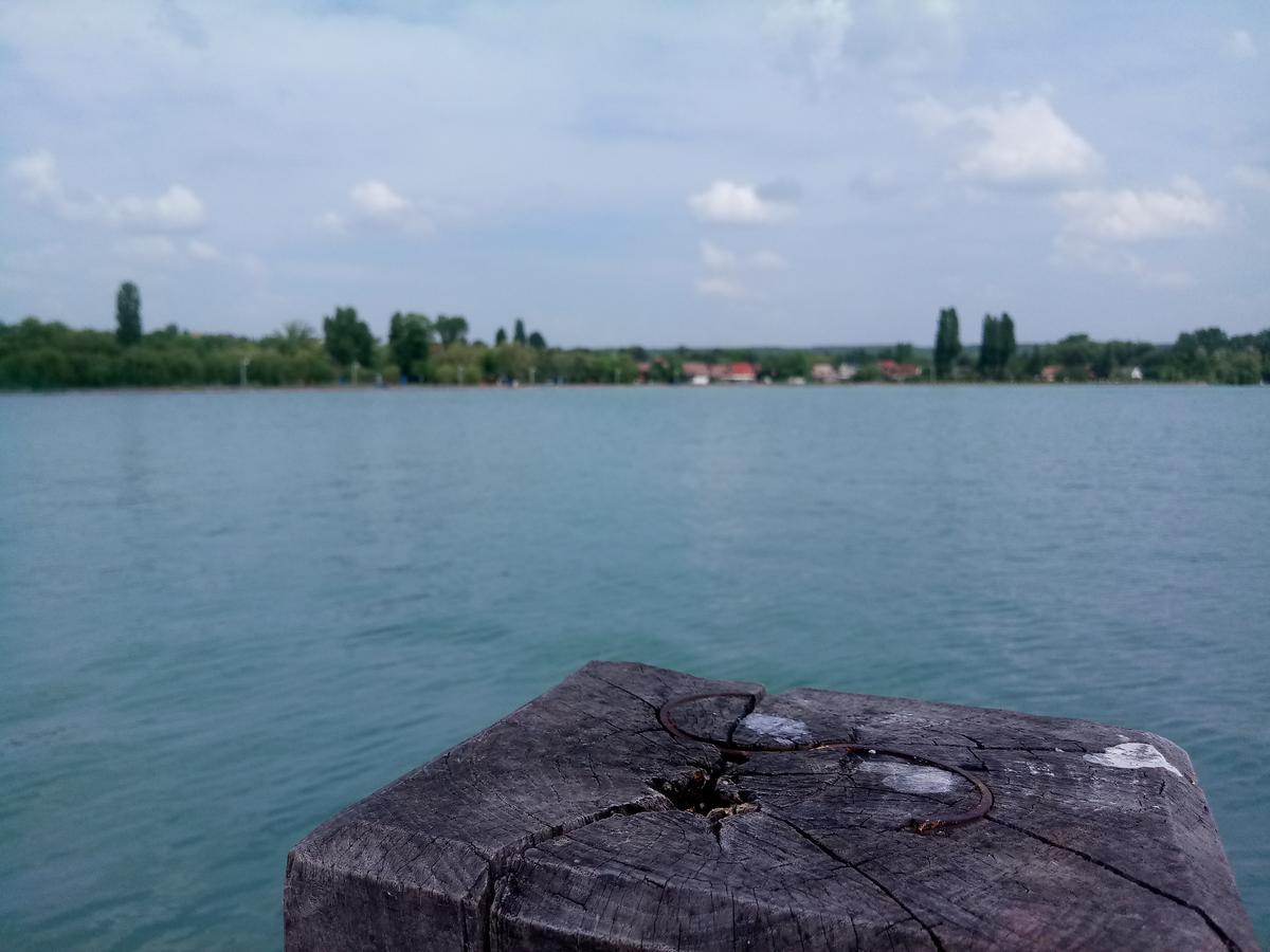 Hotel Sorompo Vendeghaz Balatonkenese Exterior foto