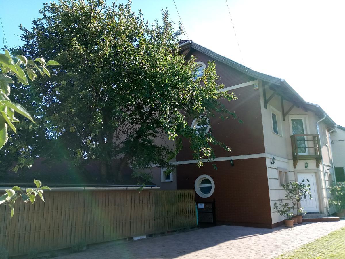 Hotel Sorompo Vendeghaz Balatonkenese Exterior foto