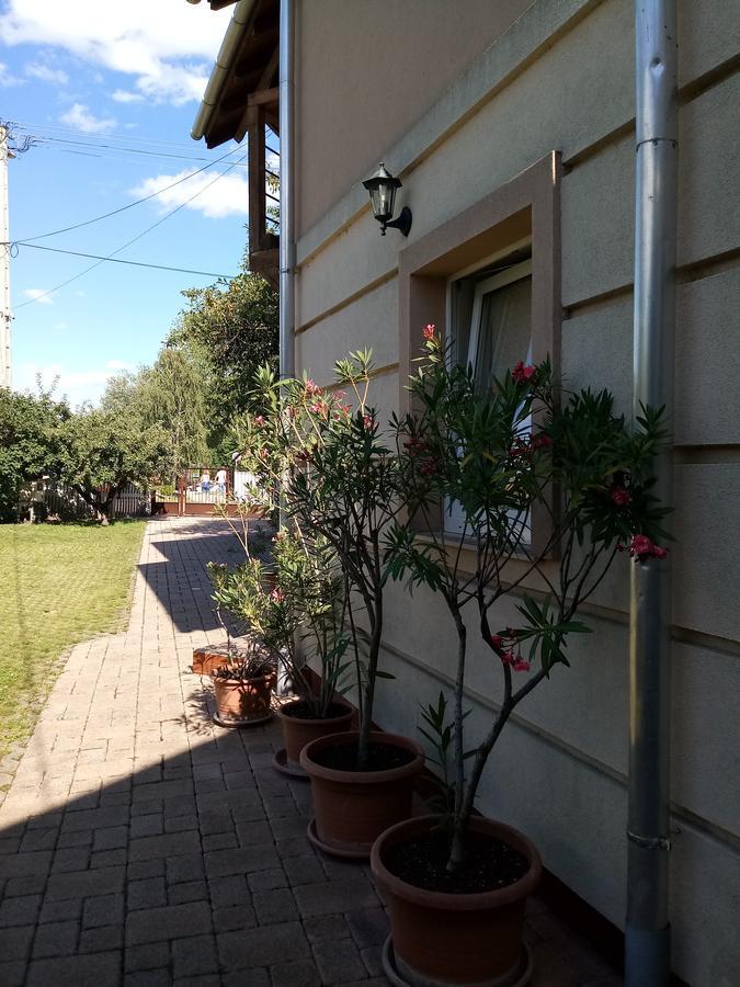 Hotel Sorompo Vendeghaz Balatonkenese Exterior foto