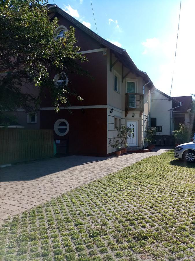 Hotel Sorompo Vendeghaz Balatonkenese Exterior foto