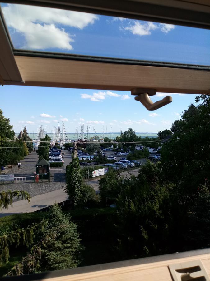 Hotel Sorompo Vendeghaz Balatonkenese Exterior foto