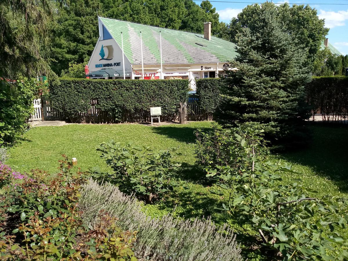 Hotel Sorompo Vendeghaz Balatonkenese Exterior foto