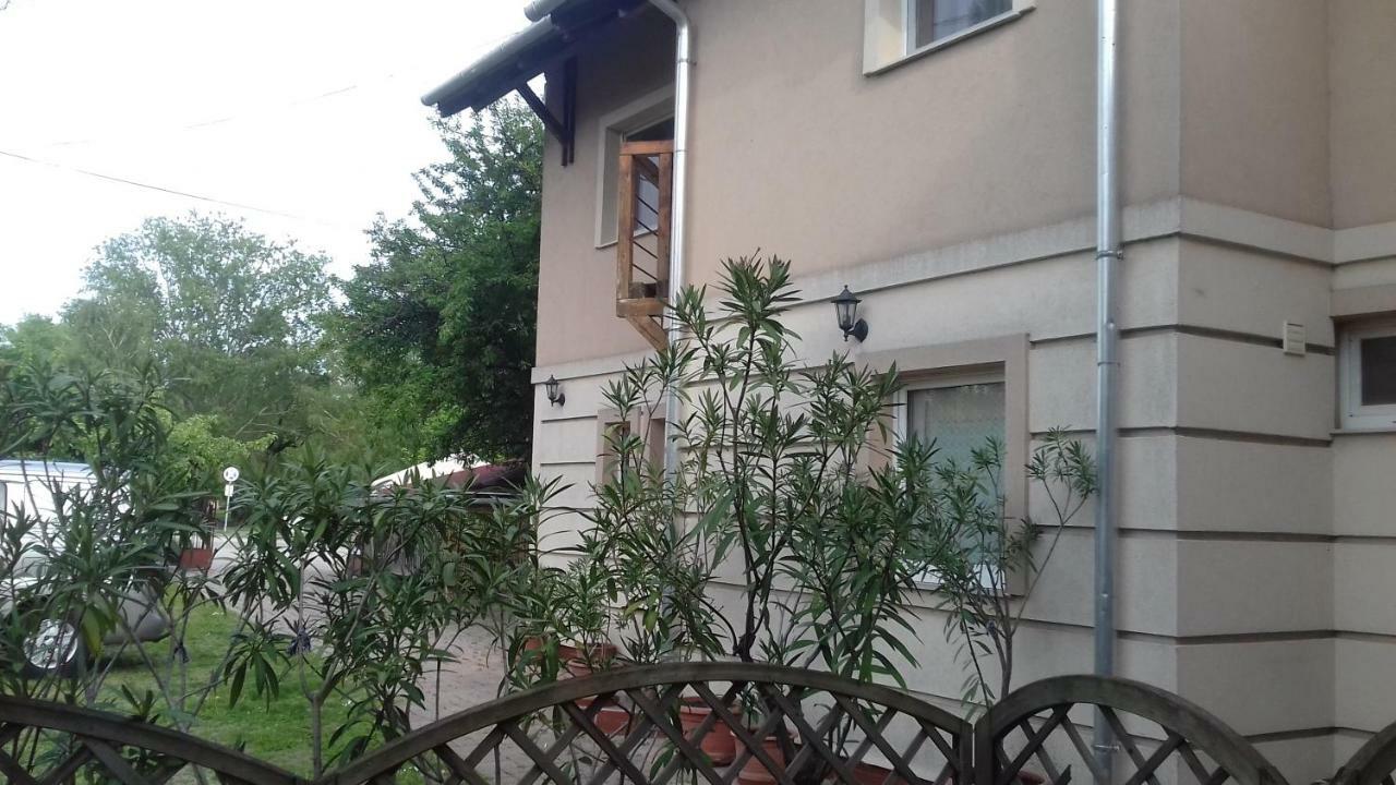 Hotel Sorompo Vendeghaz Balatonkenese Exterior foto