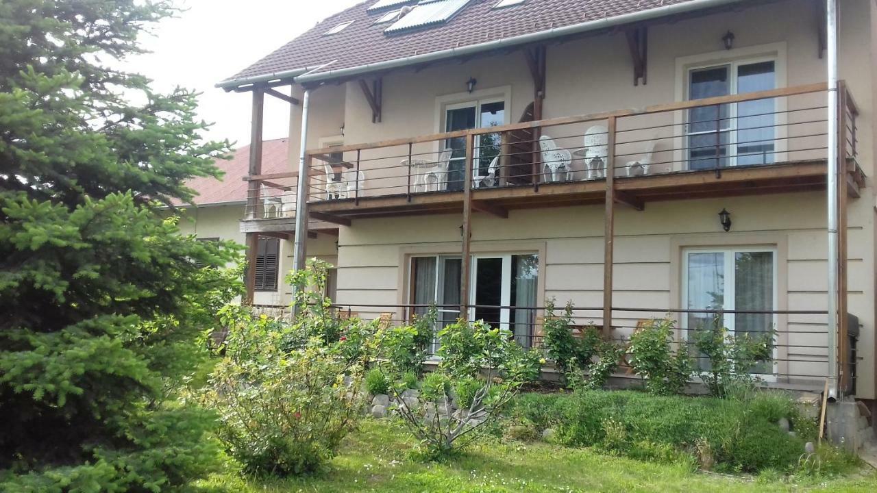 Hotel Sorompo Vendeghaz Balatonkenese Exterior foto