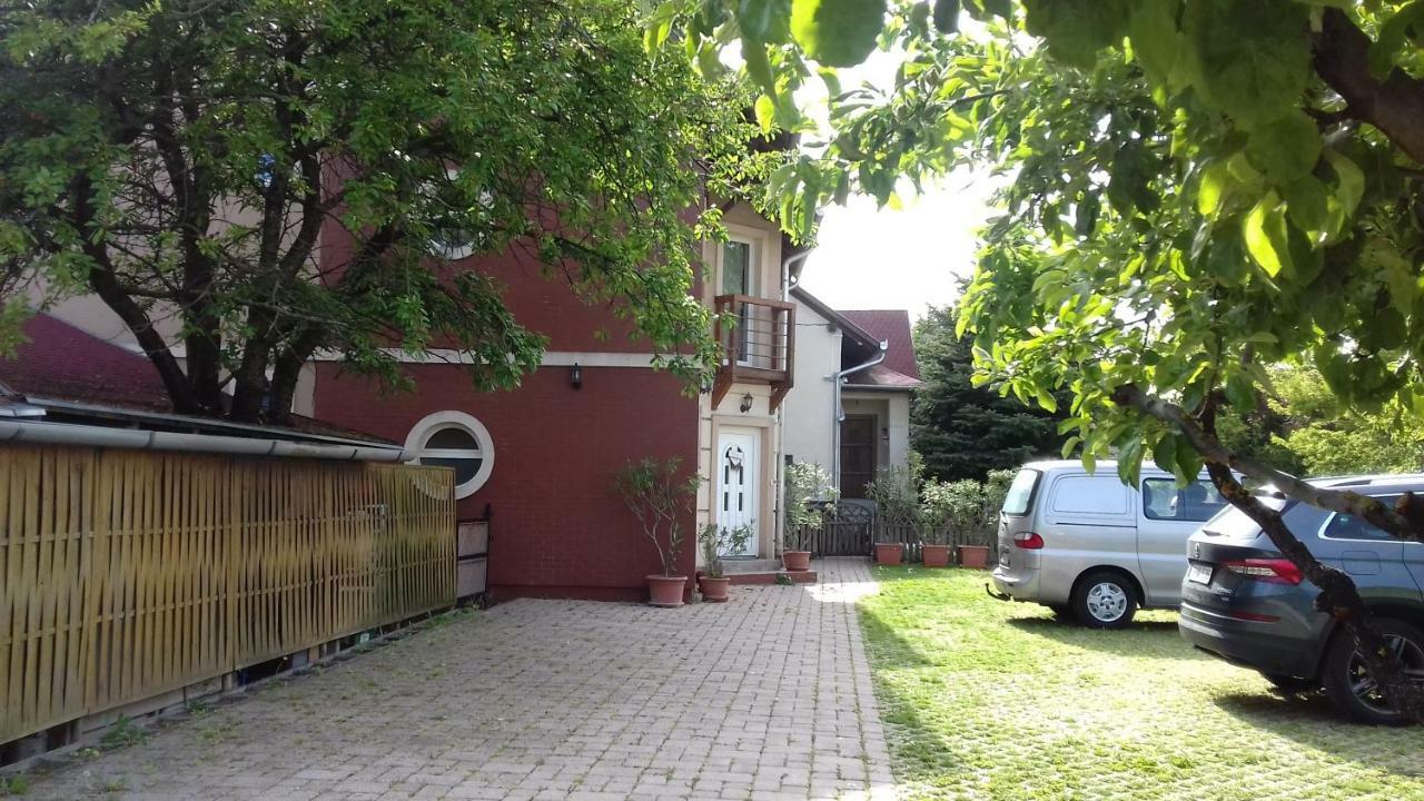Hotel Sorompo Vendeghaz Balatonkenese Exterior foto