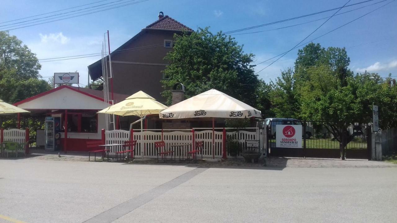 Hotel Sorompo Vendeghaz Balatonkenese Exterior foto